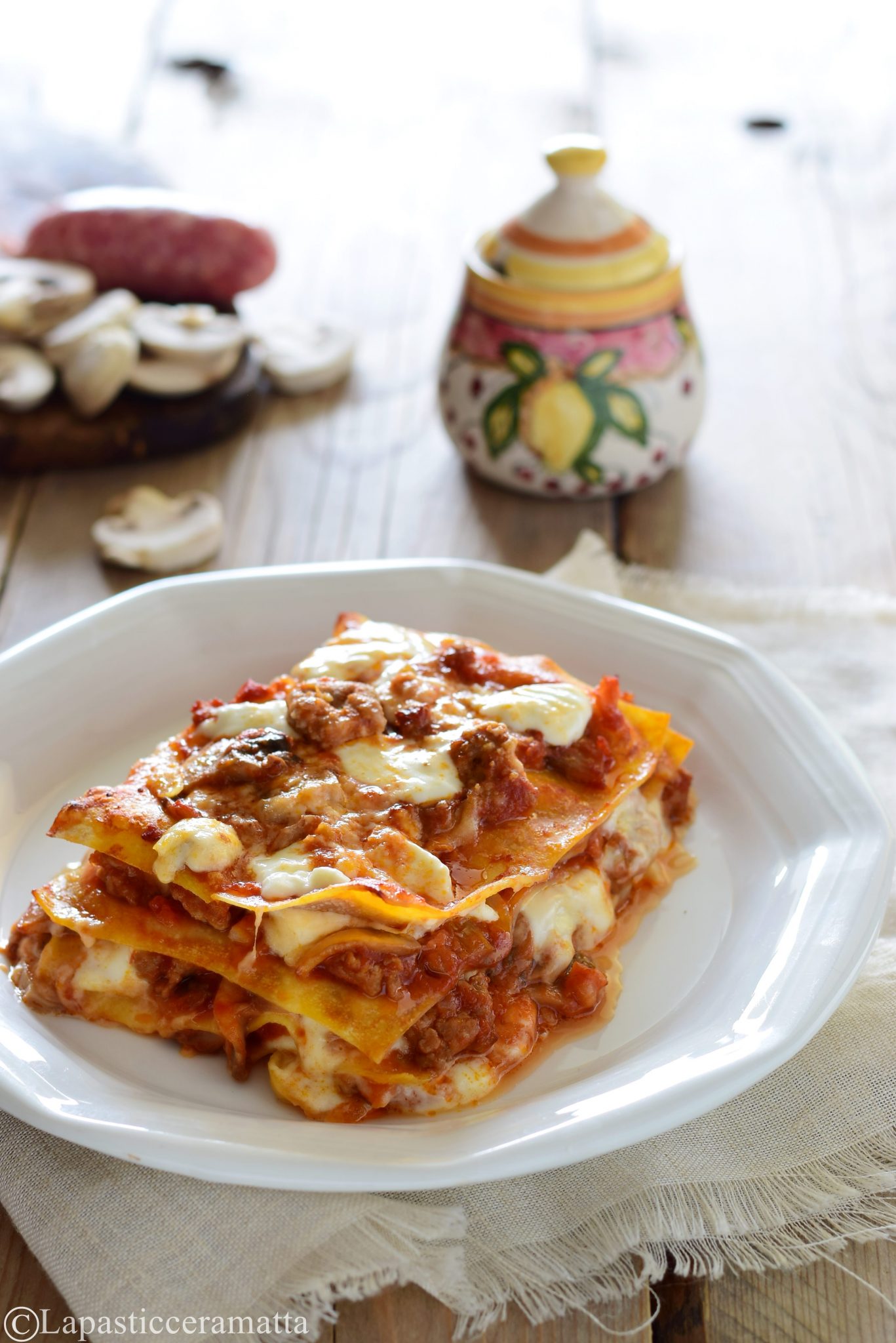Lasagne senza besciamella con funghi e salsiccia Lapasticceramatta