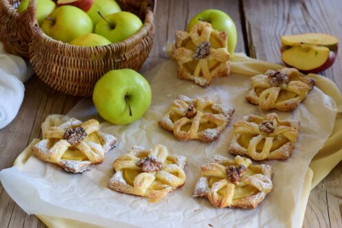 Dolcetti con pasta sfoglia e mele- pronti in 10 minuti