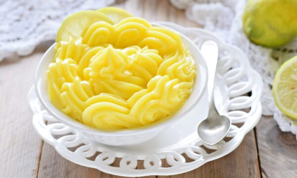 Crema pasticcera al limone-perfetta per farcire torte pandoro o panettone