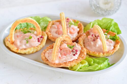 Cestini di pasta sfoglia con gamberetti in salsa rosa