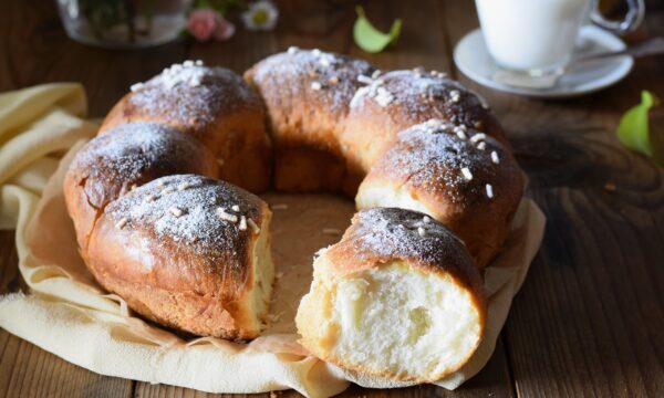 Pan brioche al latte senza uova con pasta madre