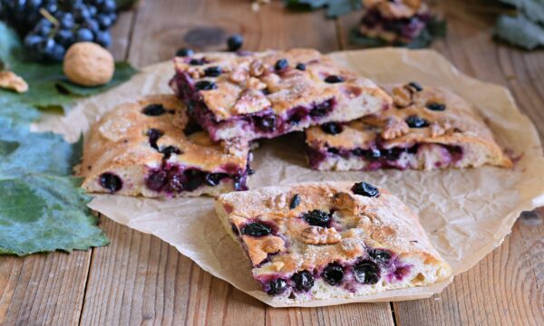 Schiacciata con l’uva e noci