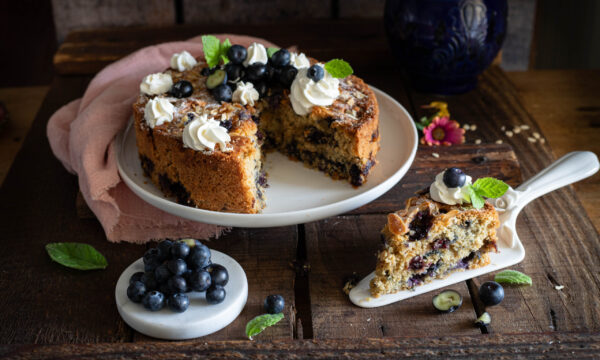 Torta ai mirtilli mandorle e avena senza glutine-Blueberry almond and oat cake