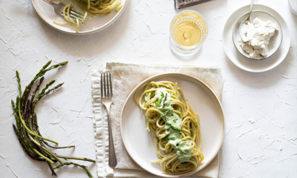 Pasta con asparagi, ricotta e limone