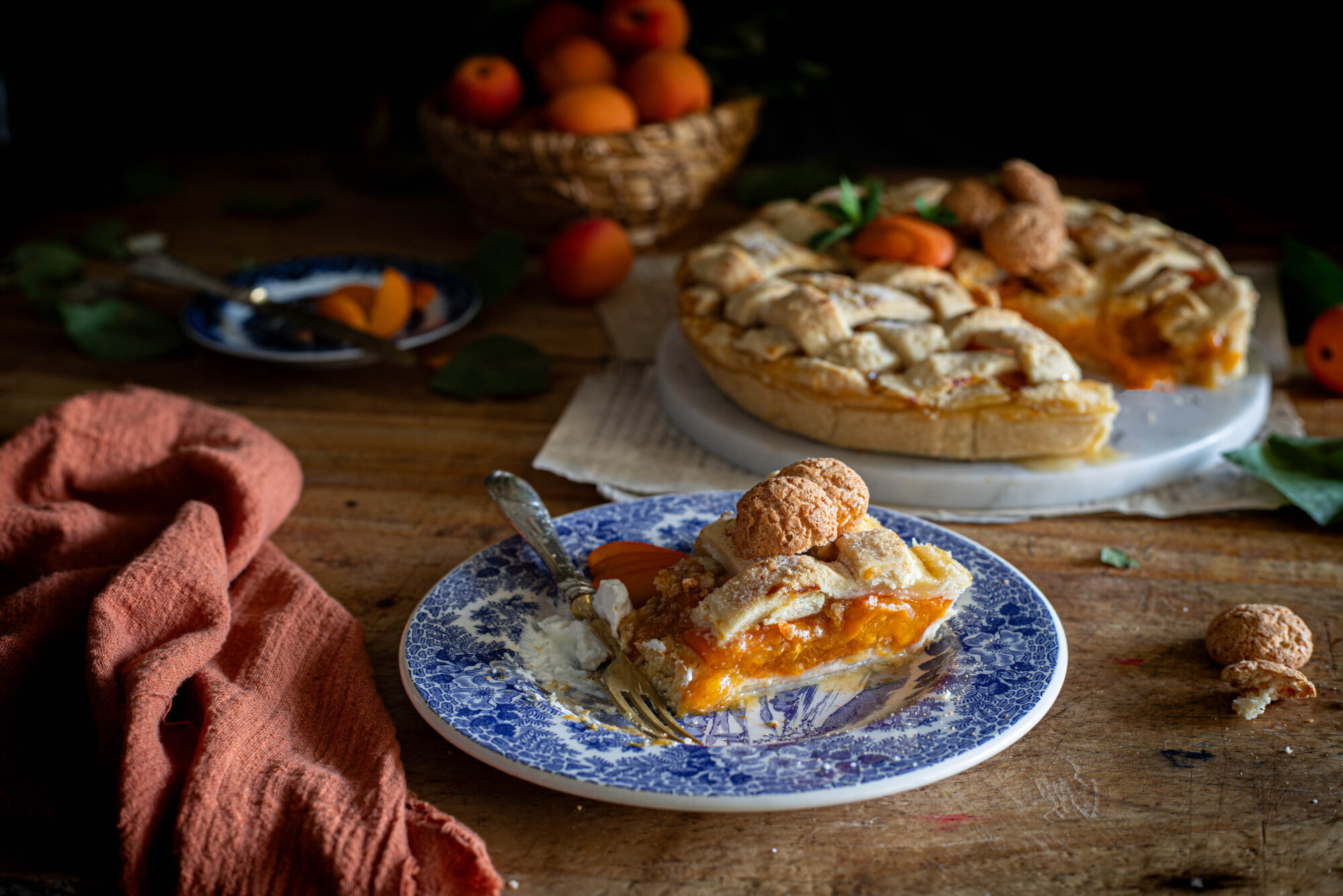 Apricot amaretto pie-torta di pesche e amaretti con brisée