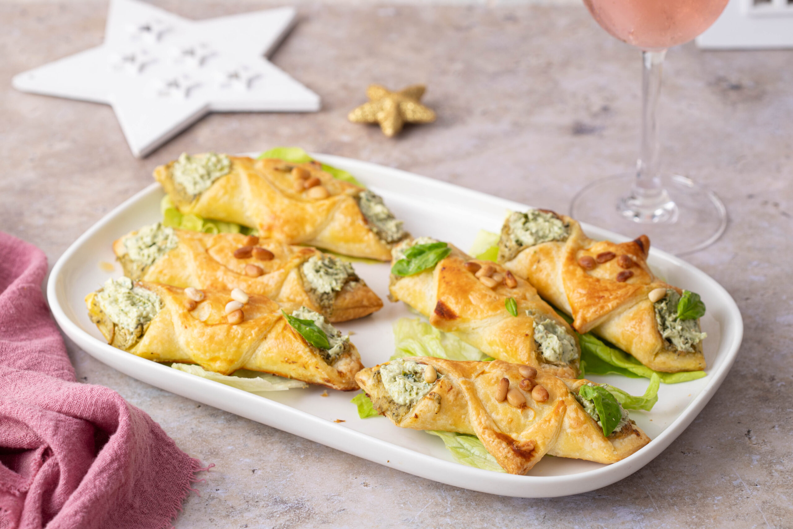 Fazzoletti di sfoglia al pesto e formaggio