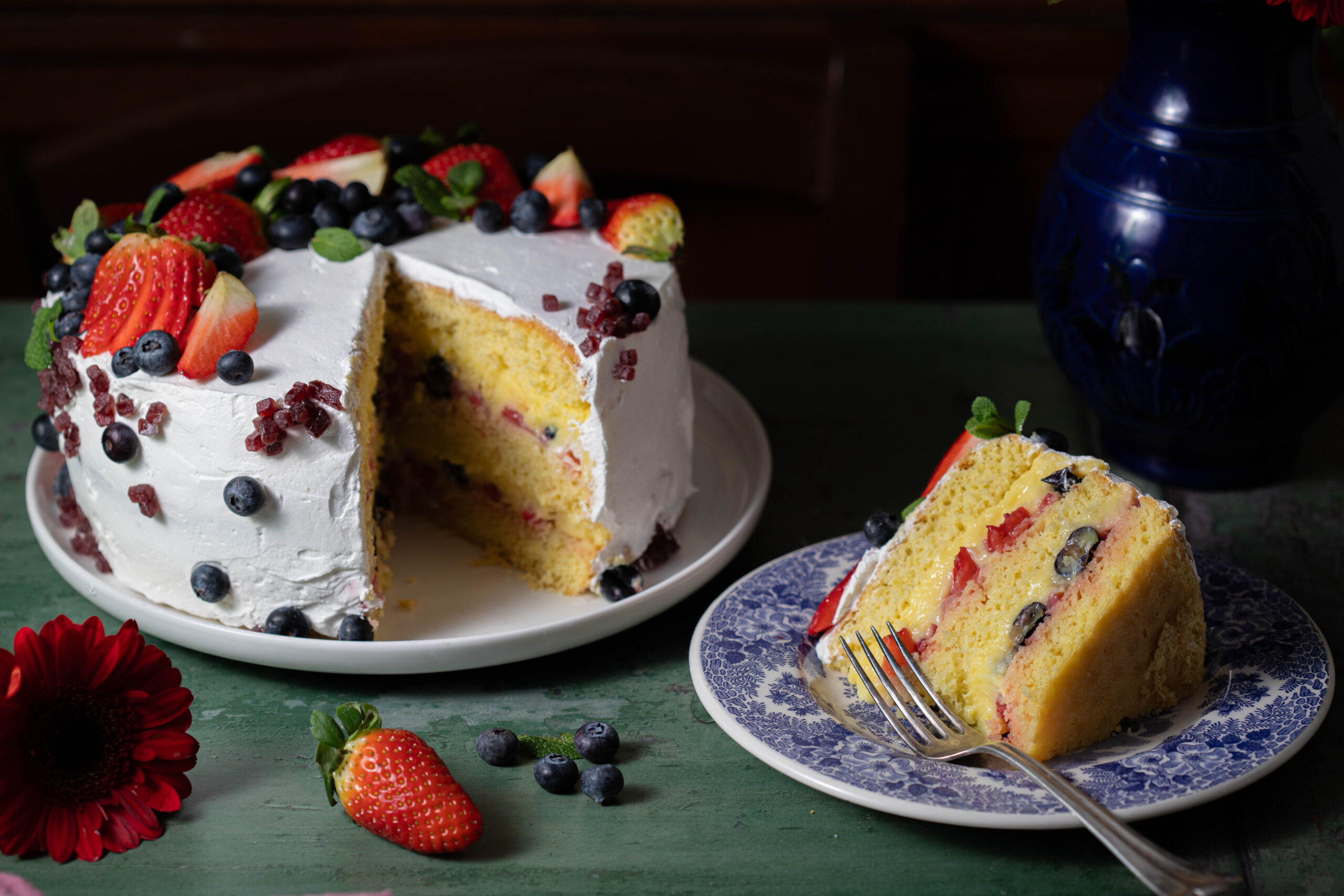 Torta crema fragole e mirtilli-torta per compleanno
