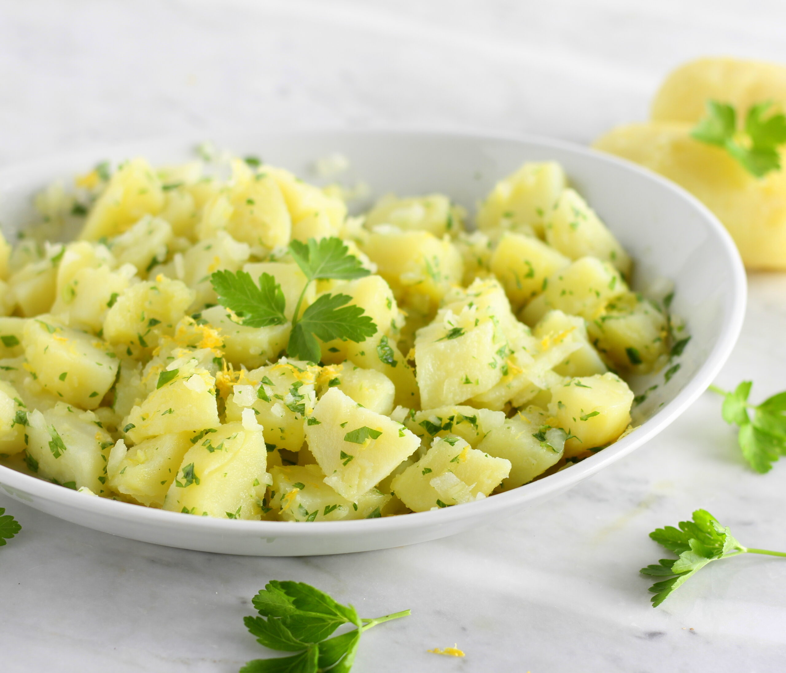 Insalata di patate con cipolla e prezzemolo
