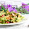 Insalata di pollo con rapanelli e olive