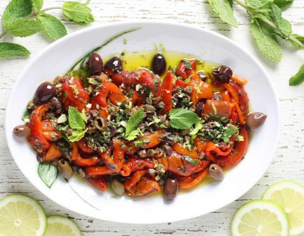 Peperoni arrostiti in friggitrice ad aria con capperi e olive taggiasche