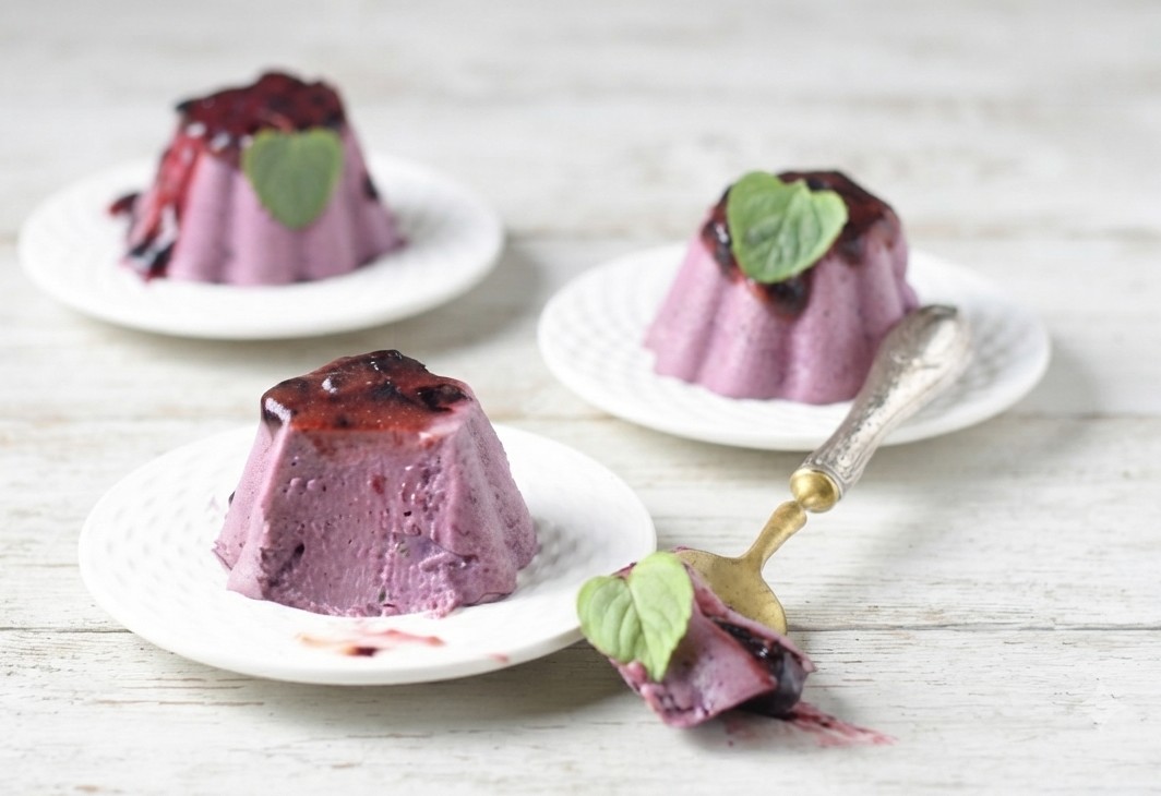 Budino ai mirtilli veloce, cremoso e senza gelatina