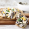 Crostoni con alici marinate e pesto alla menta: ricetta fresca e sfiziosa