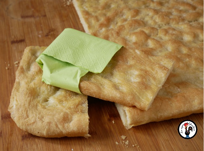 Focaccia genovese nel forno di casa