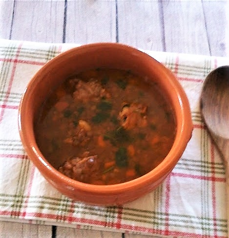 Zuppa di lenticchie con la salsiccia
