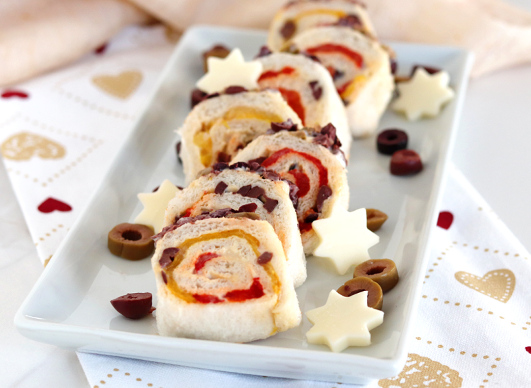 Girelle di tramezzini con peperoni ed olive