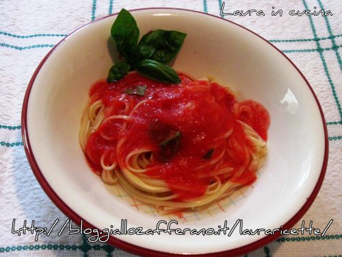 Cucina crudista:spaghetti al pomodoro