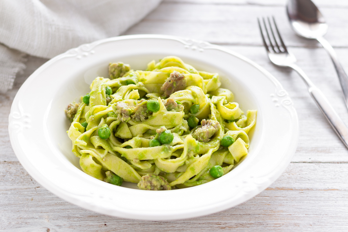 Pasta Con Crema Di Piselli E Salsiccia Ricetta Semplice E Veloce