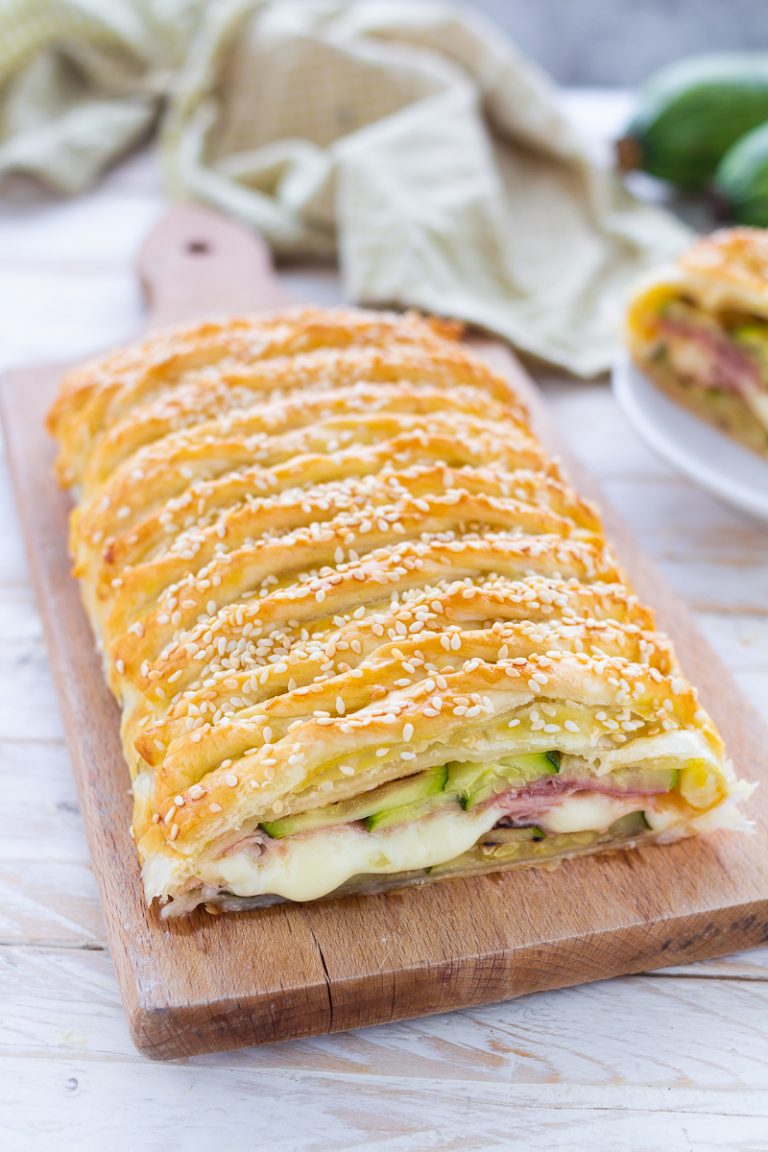 Strudel con zucchine prosciutto cotto e formaggio, golosissimo e semplice