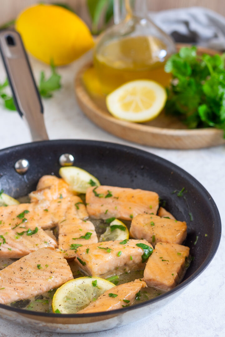 Salmone al limone, secondo gustoso, veloce e semplice da preparare.