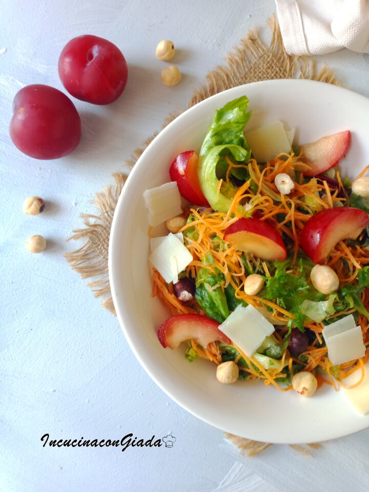 Insalata mista di prugne
