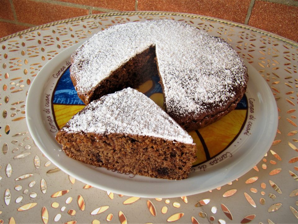 Torta senza uova con cioccolato, yogurt e noci - Le ...