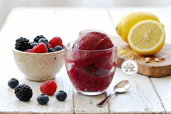 Sorbetto ai frutti di bosco