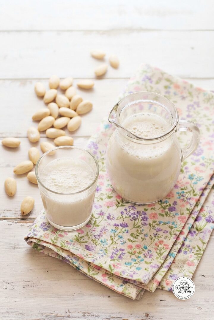 latte di mandorla fatto in casa
