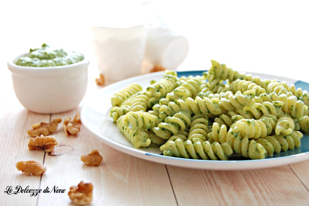 PASTA CON CREMA DI RUCOLA E RICOTTA ricetta cremosa