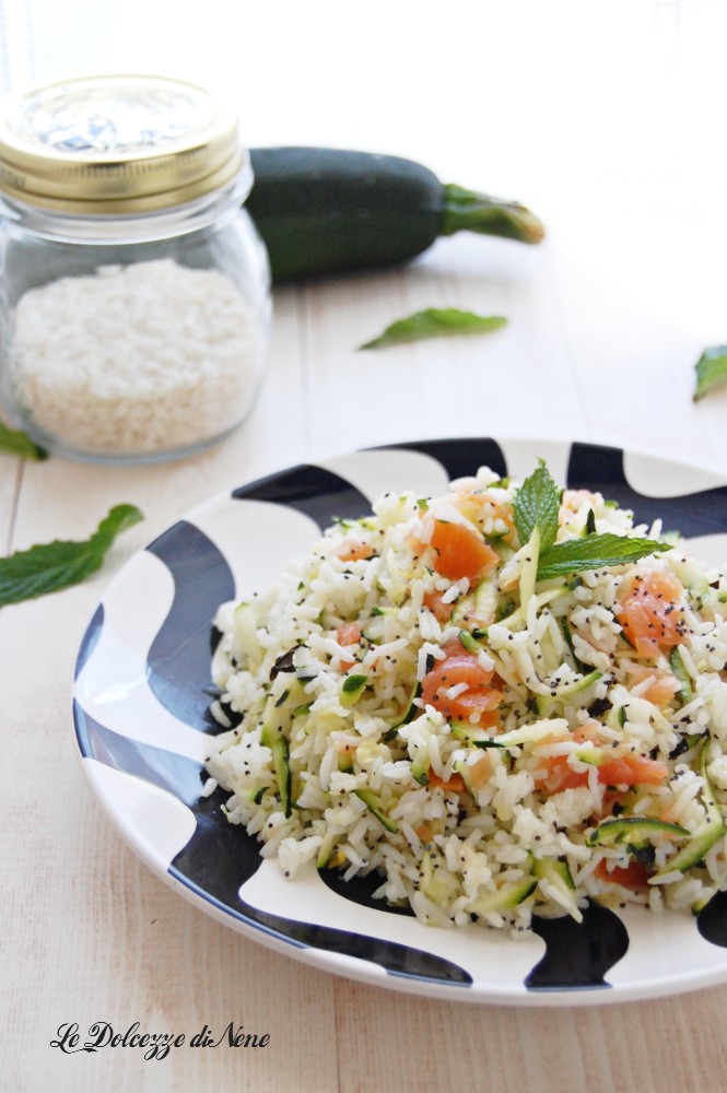 insalata di riso basmati con salmone e zucchine