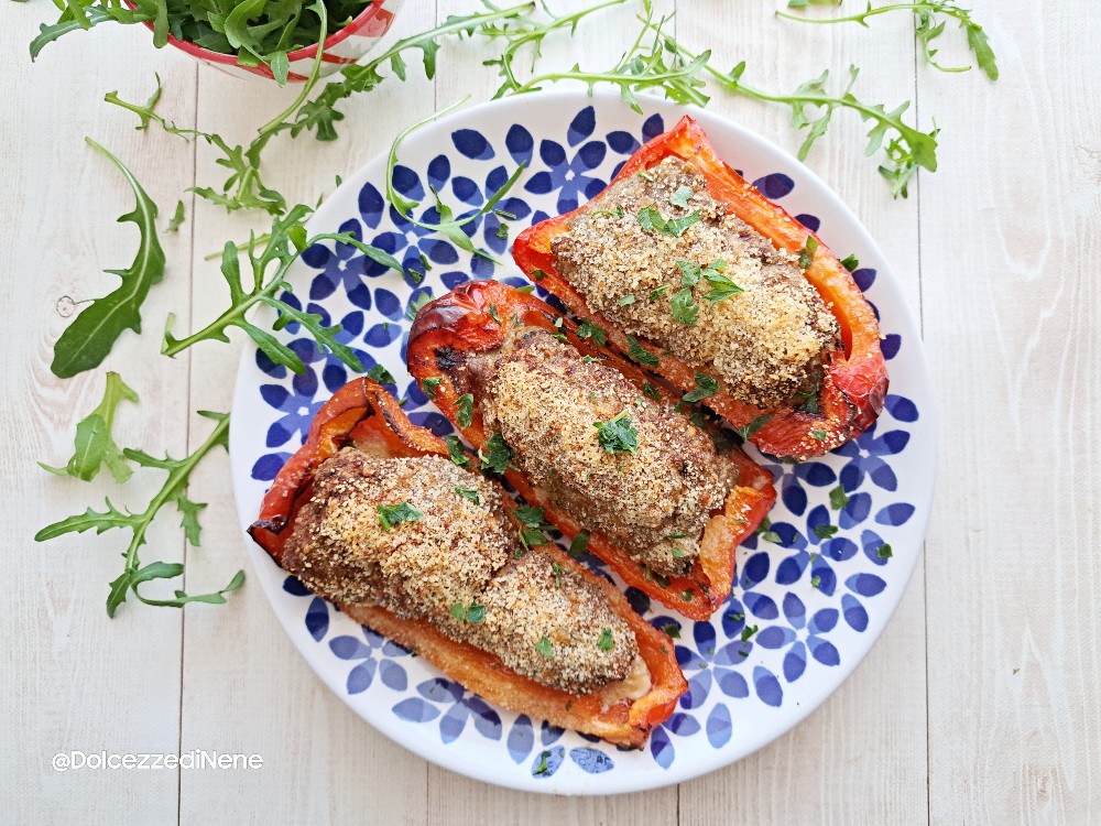 Peperoni ripieni di carne in friggitrice ad aria o in forno