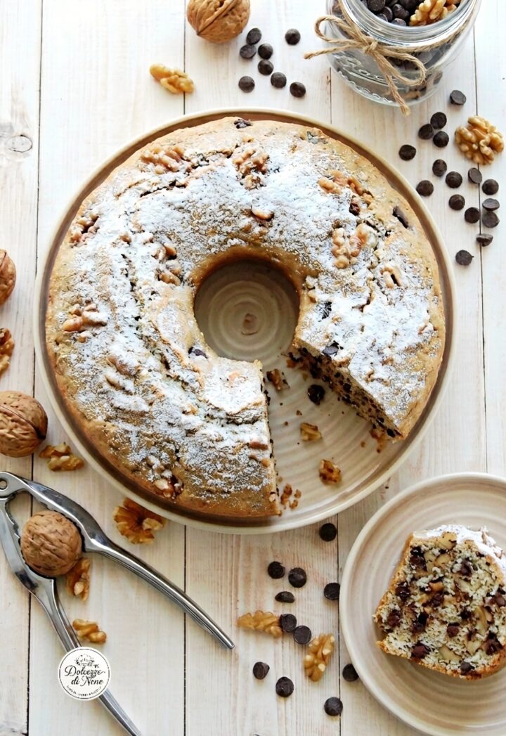 ciambella con noci e cioccolato