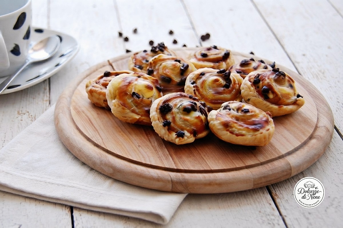 girelle con crema e gocce di cioccolato