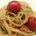 spaghetti al pesto di spinaci e pomodorini