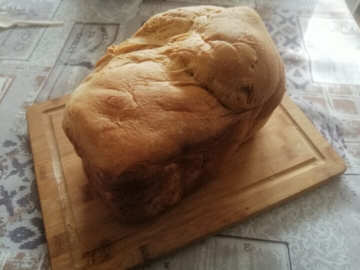 Pan bauletto alla pancetta con macchina del pane