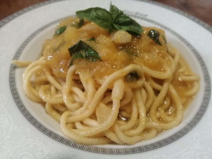 Spaghetti con passata di pomodorini gialli