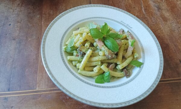 Sedanini al pesto e guanciale