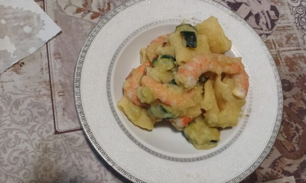 Paccheri cremosi con mazzancolle e zucchine