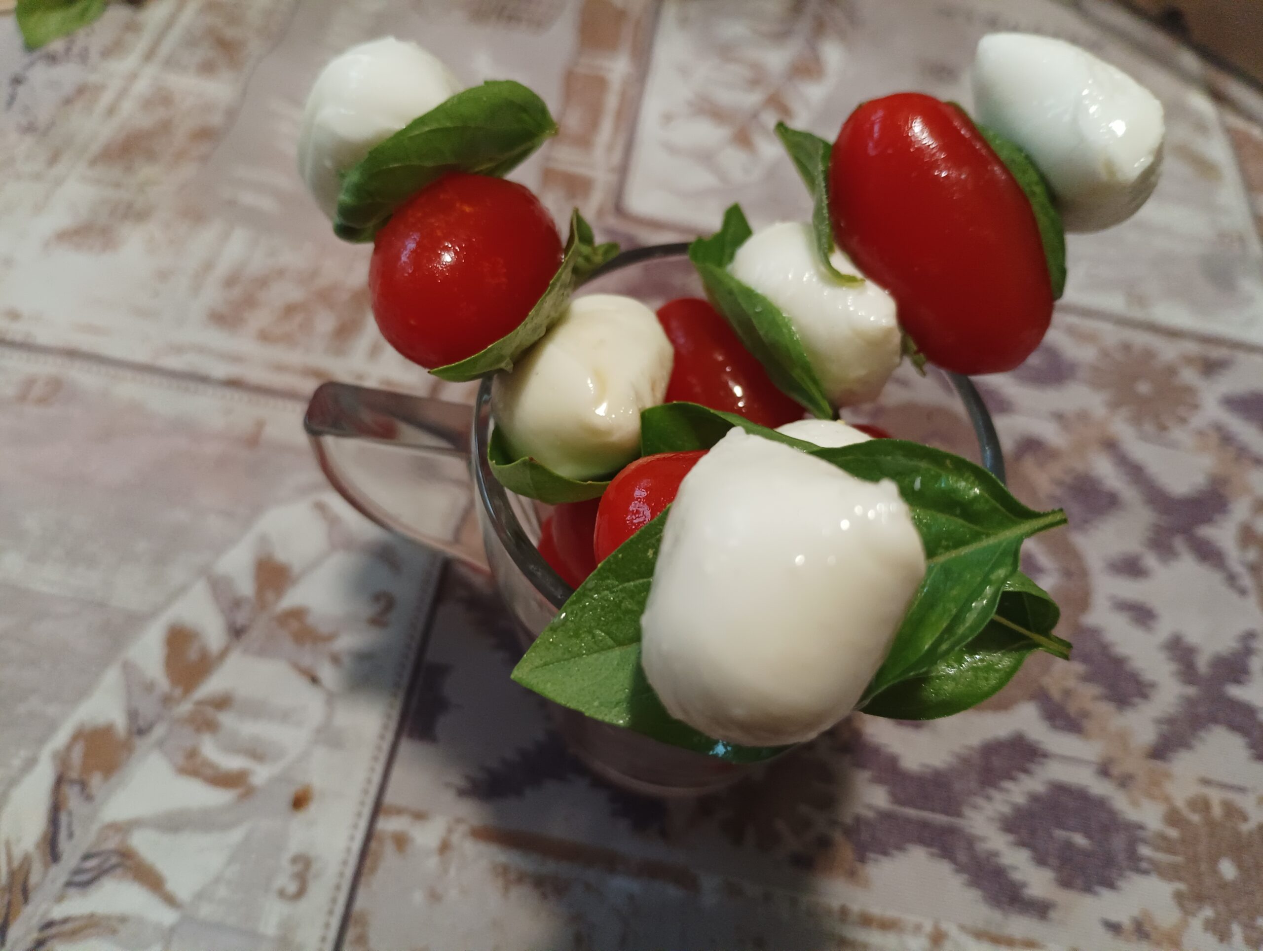 Mini spiedini alla caprese