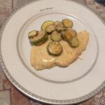 Scaloppine di pollo al latte con zucchine