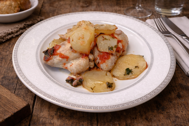 Ali di pollo e patate con pomodoro al forno - Le mie loverie