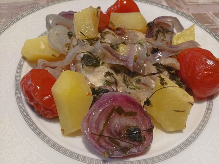 Cosce di pollo disossate con verdure al forno