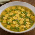 Quadrettini in brodo con piselli