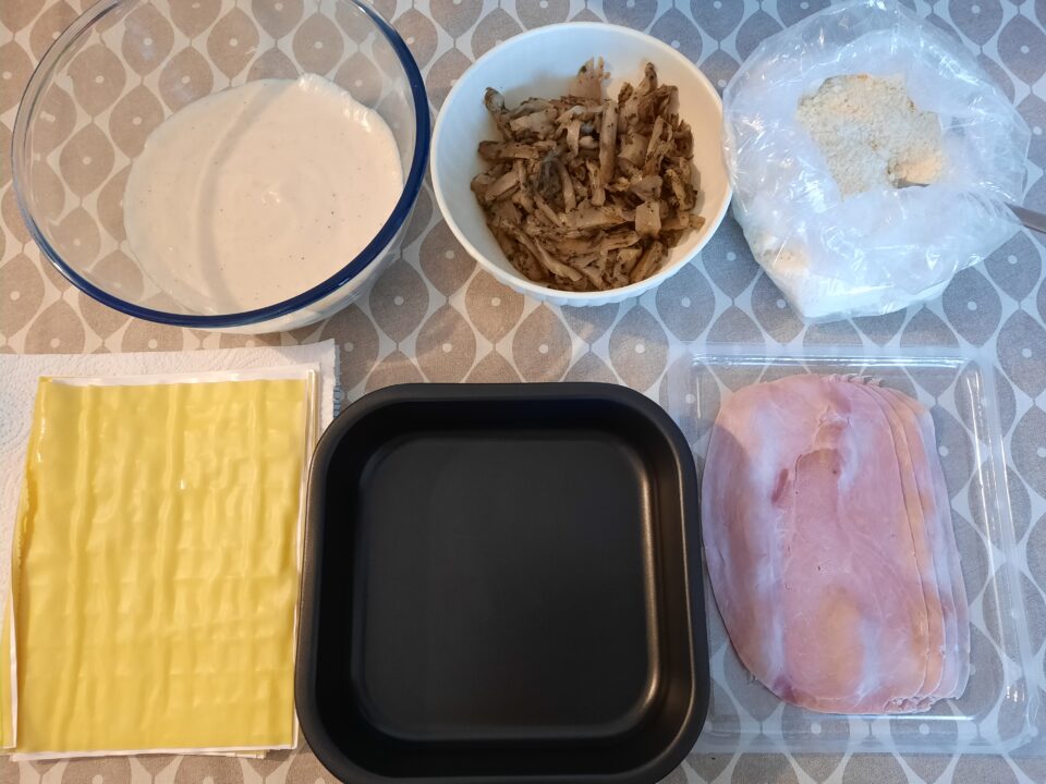 preparazione lasagne bianche ai funghi e prosciutto