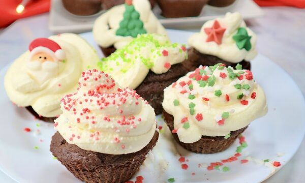 Cupcake natalizi al cacao natalizi | friggitrice ad aria