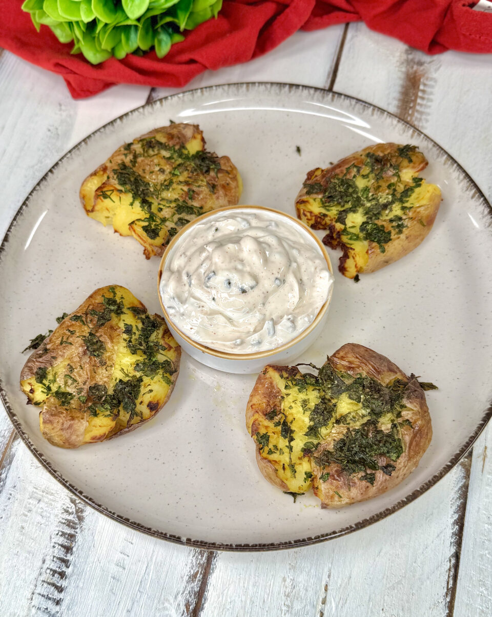 Patate schiacciate con prezzemolo