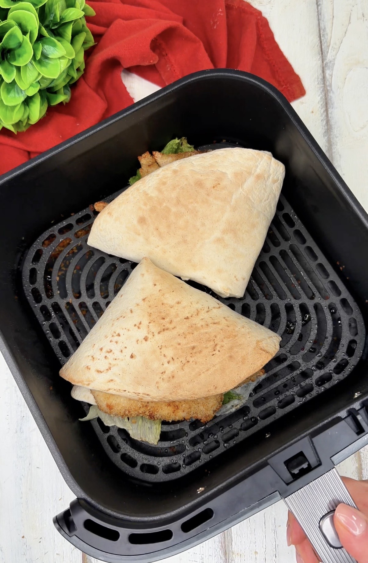 Wrap di pollo croccante in friggitrice ad aria