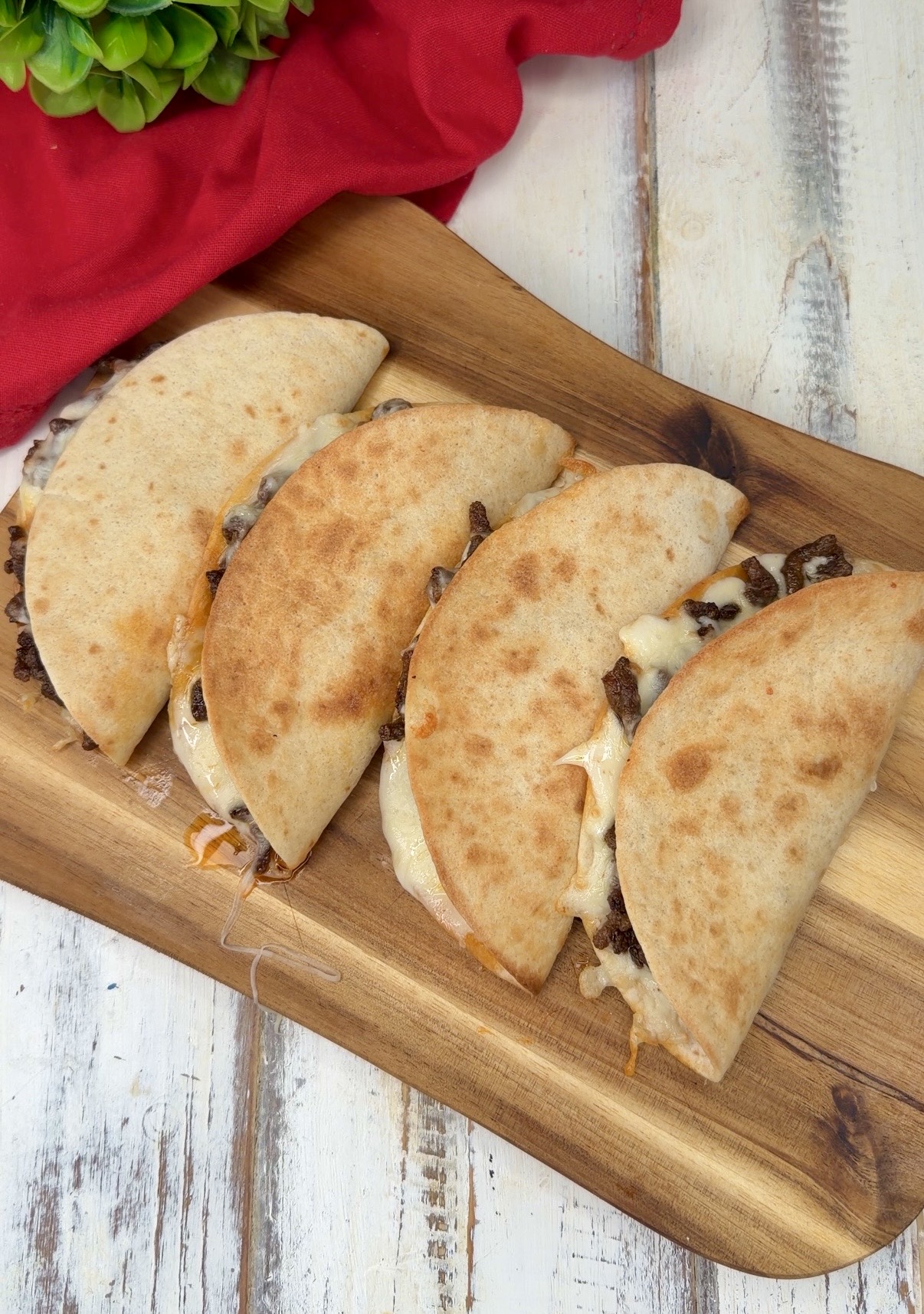 Tacos di carne e formaggio in friggitrice ad aria