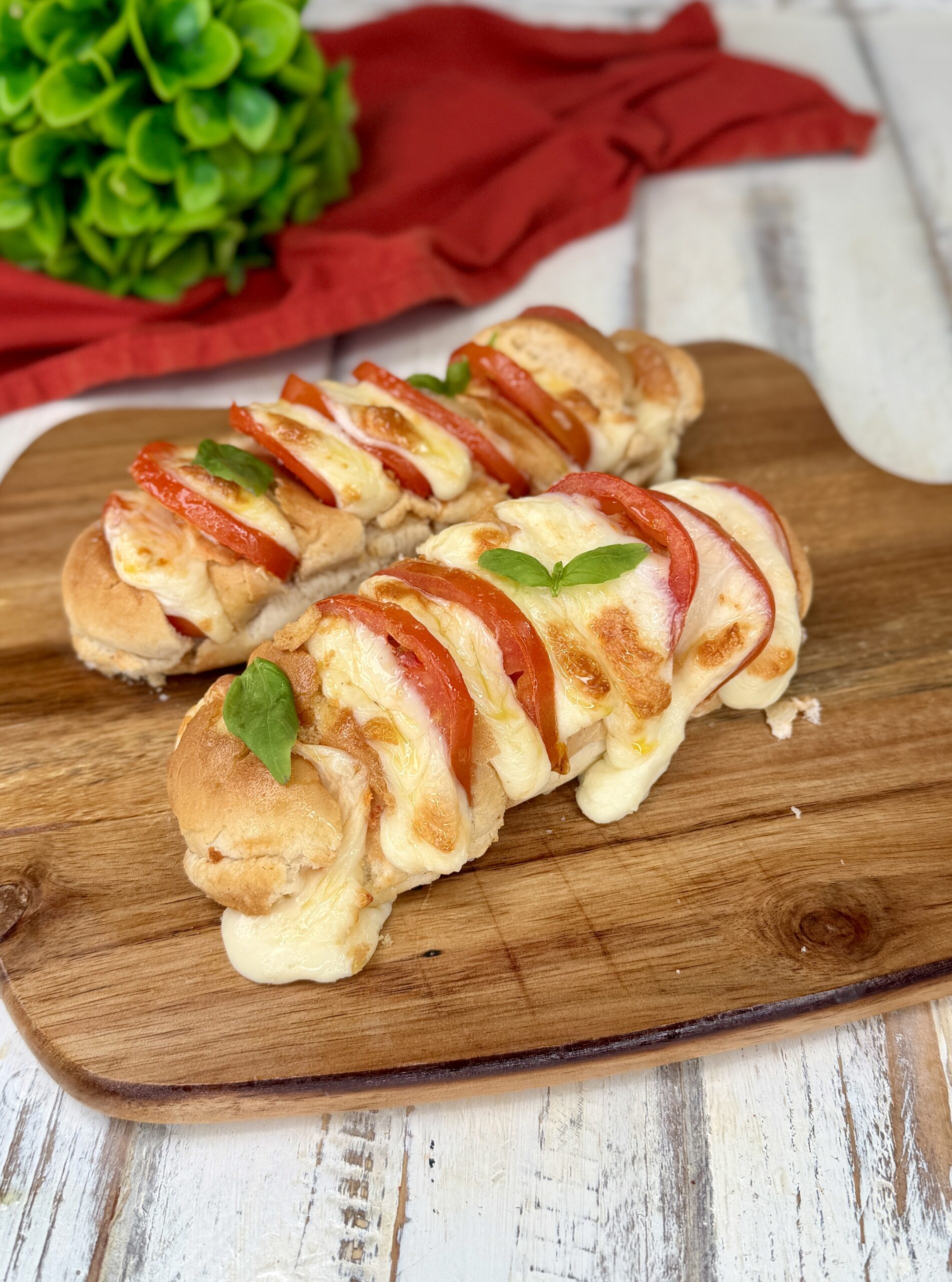 Panini ripieni alla caprese in friggitrice ad aria