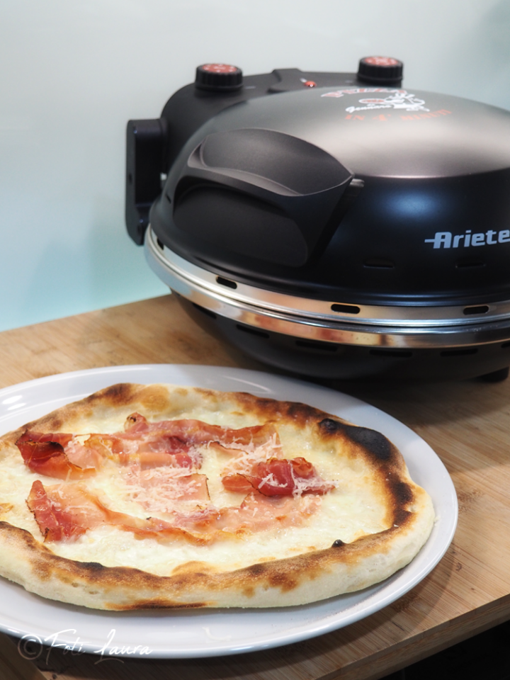 Pizza Fatta in Casa e cotta con il fornetto ariete