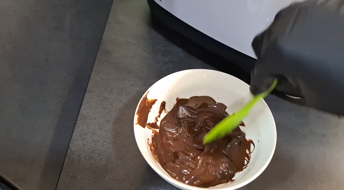 Cioccolato sciolto a intervalli di 20 secondi nel microonde